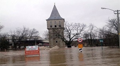 Sarayiçi Er Meydanı Sular Altında, Hayvanlar Kurtarılmayı Bekliyor