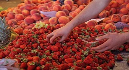 Pazarcı Çileğe Çilek Kokulu Sprey Sıkmış