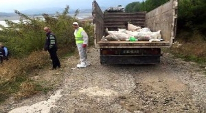 Bayramiç Barajı`ndaki Zehirli Atıklar Sonunda Toplanıyor