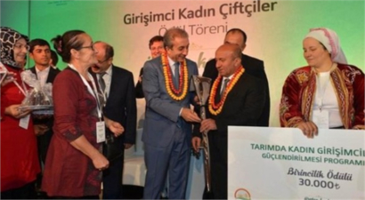 Kırklarelili Kadın Çiftçi Türkiye 1`incisi Oldu