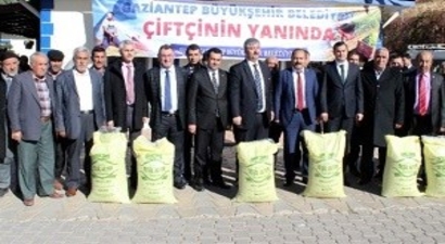 Antep Fıstığı İçin Özel Gübre Dağıtımı