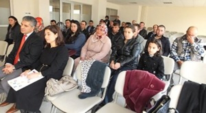 Burhaniye`de Kurs Bitiren Gençlerin Belge Sevinci