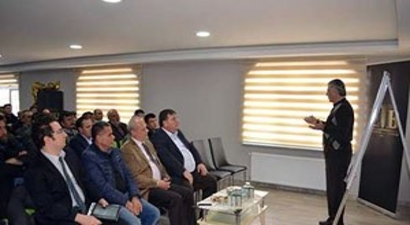 Beylikova`da `Buğday Yetiştiriciliği ve Çeşit Seçimi` Konferansı Düzenlendi