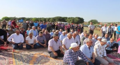 Salihli`de Eller Yağmur Duası İçin Açıldı