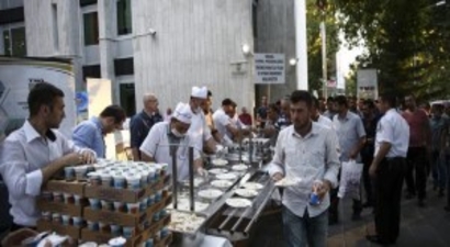 TMO, Demokrasi Nöbetçilerine Kumanya Dağıttı