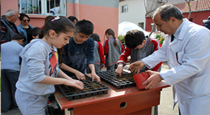 Yerel Tohumlar Minik Ellerde Fide Oluyor