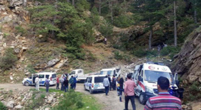 Mantar Toplamak İçin Dağa Çıkan 2 Kişi 30 Metreden Düştü