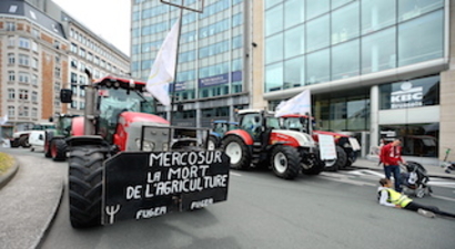 Avrupalı çiftçilerden protesto eylemi