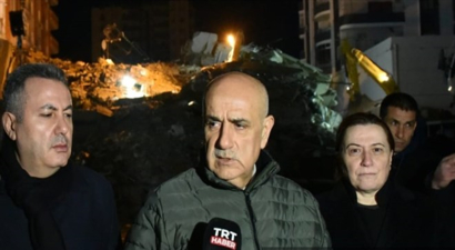 BAKAN KİRİŞCİ, ADANA`DA DEPREM BÖLGESİNDE İNCELEMELERİNİ SÜRDÜRDÜ