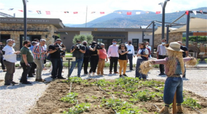 Efes Tarlası Yaşam Köyü Dünyaya Açılıyor