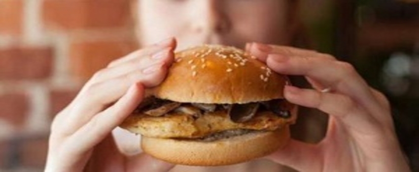 Fast Food Yiyen Hamile, 3 Nesli Tehlikeye Atıyor