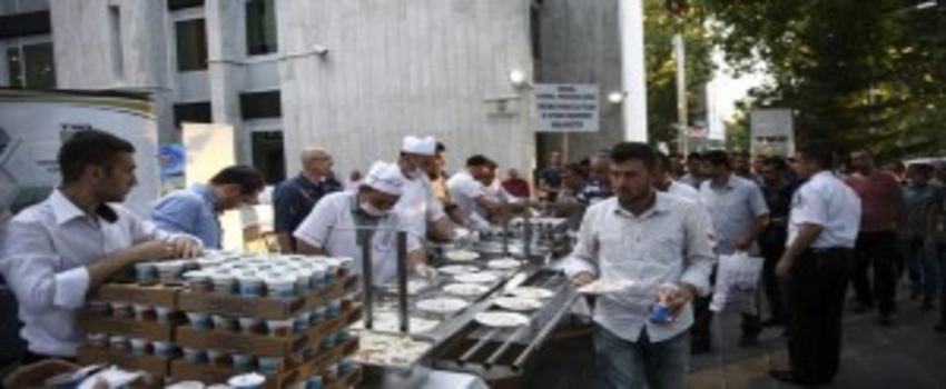 TMO, Demokrasi Nöbetçilerine Kumanya Dağıttı