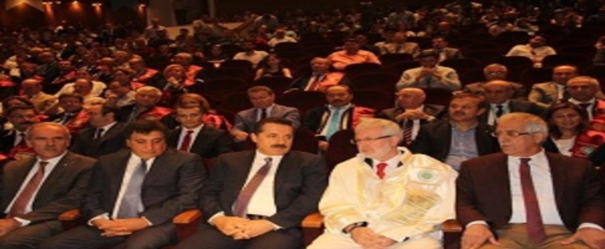 Bakan Çelik: `Aydın Olmak İçin Önce İnsan Olmak Gerekir`