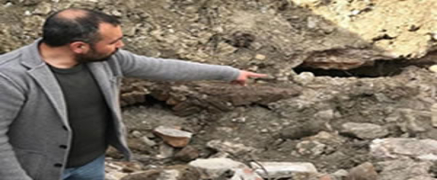 Kepçe İle Düzeltmek İstediği Tarladan Bakın Neler Çıktı
