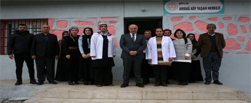Bitlis Milli Eğitim Müdürü Korkmaz, Köy Yaşam Merkezi`ni Ziyaret Etti