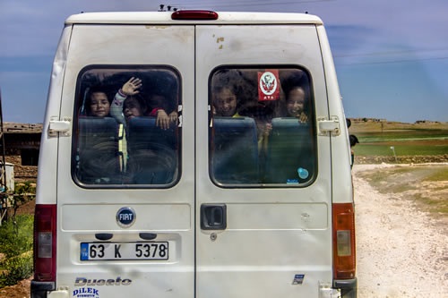 Çalışmak için göç eden çocukların ise en büyük sorunu okullarını yarıda bırakmış olmaları Bu koşulların en ağır bedelini ödeyenler her zaman olduğu gibi çocuklar ve kadınlar Fotoğraf Aytaç Aykut