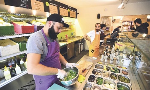 Restorana girdiğinizde diğer işletmelerden bir farkının olmadığını düşünesenizde biraz içeriye doğru geçtiğinizde tüm algınız değişiyor