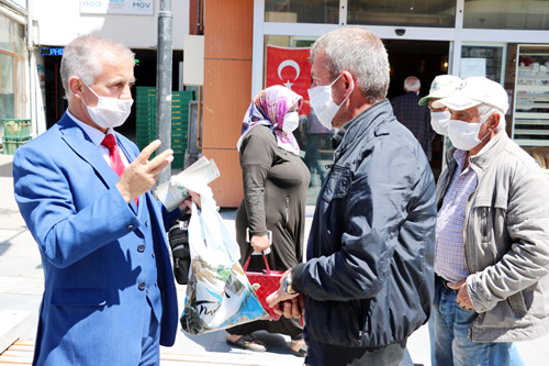 İş Arkadaşlarınızı Bilinçlendirin Tarımsal bir işletmede koronavirüse karşı her bir çalışanın doğru şekilde yönlendirilmesi en başta yöneticilerin sorumluluğunda Bu anlamda en etkili yöntemlerden biri bireysel önlem ve sorumlulukları içeren bir bilgilendirme formu hazırlamaktır Burada referans noktanız tabii ki bilimsel veriler ve resmi uyarılar olmalıdır