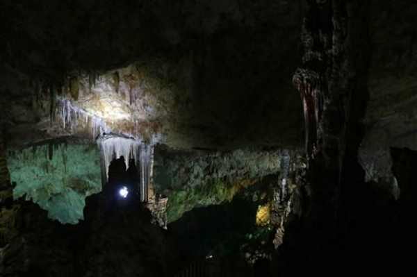 Uzmanların araştırmasına göre Aynalıgölün dördüncü zaman Kuvaterner başındaki son iklim değişikliğiyle buzul sonrası döneme geçişte Akdeniz in 70 metre yükselmesiyle oluştuğu ve mağaranın son kısmının su altında kaldığı belirlendi Bu hidrolojik rejim değişikliğiyle mağarada bulunan sarkıt ve dikit gibi oluşumların su altında kalarak atmosferik değişimlerden etkilenmeden günümüze kadar ulaştığı anlaşıldı